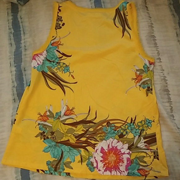 Beautiful Silky Floral Tank - Picture 4 of 4